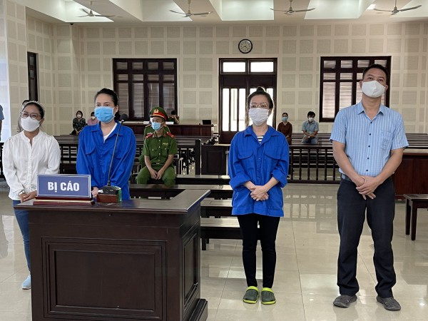 Phạt tù nhóm 