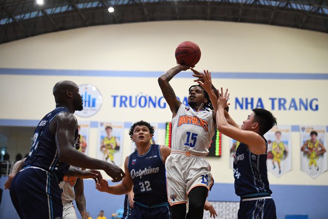Thiếu vắng trụ cột, Nha Trang Dolphins ngậm ngùi để thua Hanoi Buffaloes - Ảnh 3. Thiếu vắng trụ cột, Nha Trang Dolphins ngậm ngùi để thua Hanoi Buffaloes - Ảnh 3.