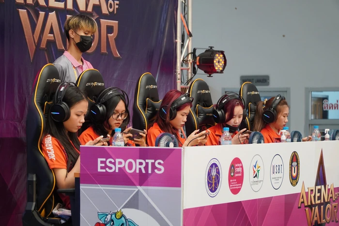 Đội tuyển sinh viên Nữ Việt Nam xuất sắc giành HCV Liên Quân Mobile tại Đại hội Thể thao Sinh viên Đông Nam Á - Ảnh 7. Đội tuyển sinh viên Nữ Việt Nam xuất sắc giành HCV Liên Quân Mobile tại Đại hội Thể thao Sinh viên Đông Nam Á - Ảnh 7.