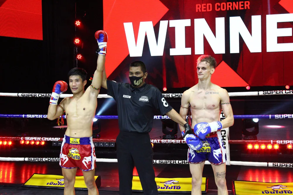 Nhà vô địch Việt Nam hạ gục hai đối thủ trong 1 đêm, thắng vang dội ở võ đài Thái Lan - Ảnh 5. Nhà vô địch Việt Nam hạ gục hai đối thủ trong 1 đêm, thắng vang dội ở võ đài Thái Lan - Ảnh 5.