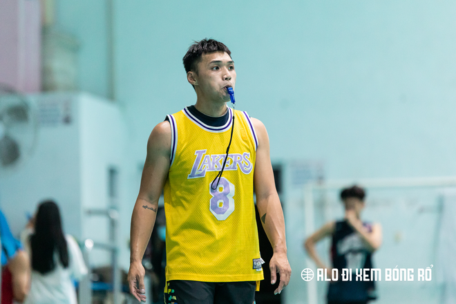 Trải nghiệm một buổi thuê sân chơi bóng rổ cùng hội tay ngang - Ảnh 7.