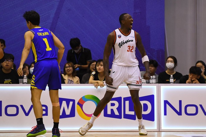 HLV Predrag Lukic bất ngờ với cổ động viên Thang Long Warriors: "Còn đông hơn tại Hà Nội" - Ảnh 2.