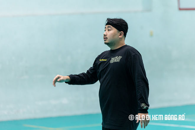 Trải nghiệm một buổi thuê sân chơi bóng rổ cùng hội tay ngang - Ảnh 4.