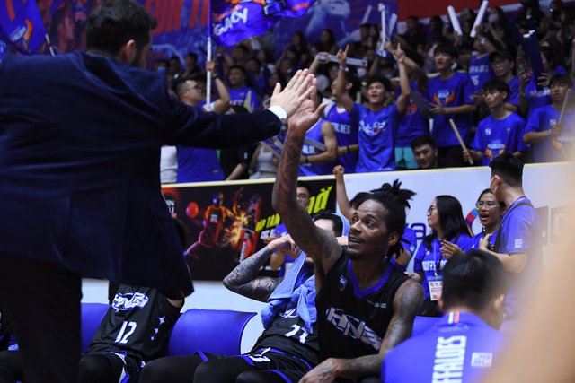 Tâm Đinh rực cháy với 28 điểm, đưa Hanoi Buffaloes trở lại Chung kết VBA sau 4 năm - Ảnh 5.