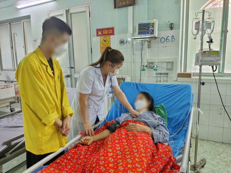 Ăn cháo củ ấu tẩu, một phụ nữ nguy kịch