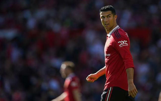 Bị thay sau hiệp 1, Ronaldo giận dỗi bỏ về sớm Bị thay sau hiệp 1, Ronaldo giận dỗi bỏ về sớm