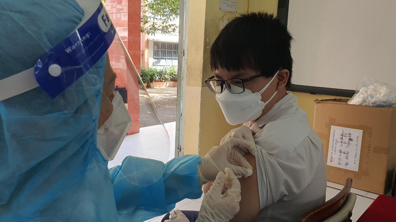 Bộ Y tế: Nhiều địa phương có tỷ lệ tiêm vaccine phòng COVID-19 mũi 3 cho trẻ từ 12 - 17 tuổi còn thấp, có tỉnh chỉ mới đạt 2,5%