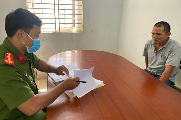 Đã tìm ra đối tượng mang xăng đốt nhà người khác trong đêm