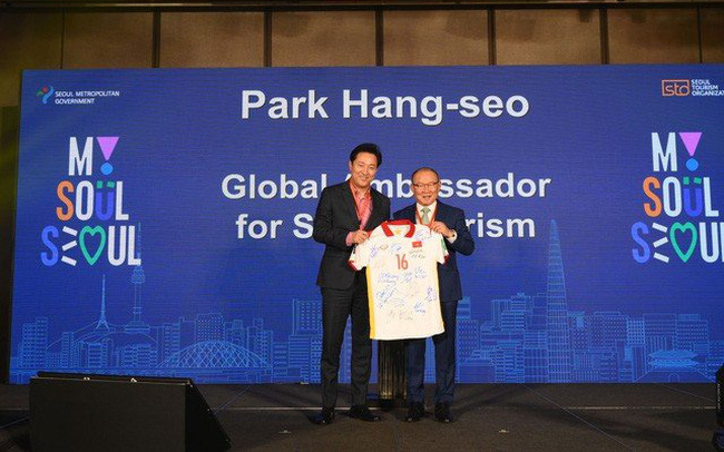 HLV Park Hang Seo nhận vinh dự đặc biệt từ thành phố Seoul