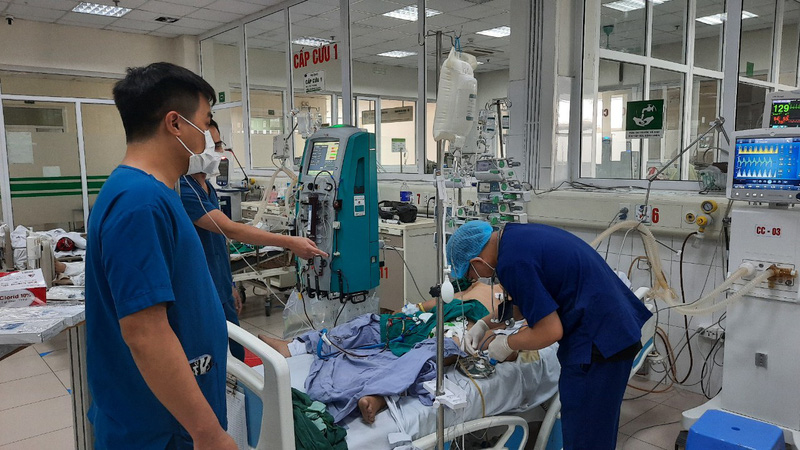 Mắc cúm A bị biến chứng nặng không ngờ, nữ bệnh nhân 40 tuổi bị suy hô hấp nặng phải đặt ECMO Mắc cúm A bị biến chứng nặng không ngờ, nữ bệnh nhân 40 tuổi bị suy hô hấp nặng phải đặt ECMO