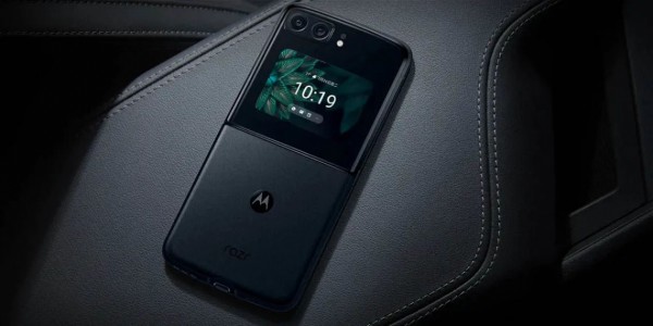 Motorola ra mắt Moto Razr 2022: Màn hình gập, giá từ 899 USD Motorola ra mắt Moto Razr 2022: Màn hình gập, giá từ 899 USD