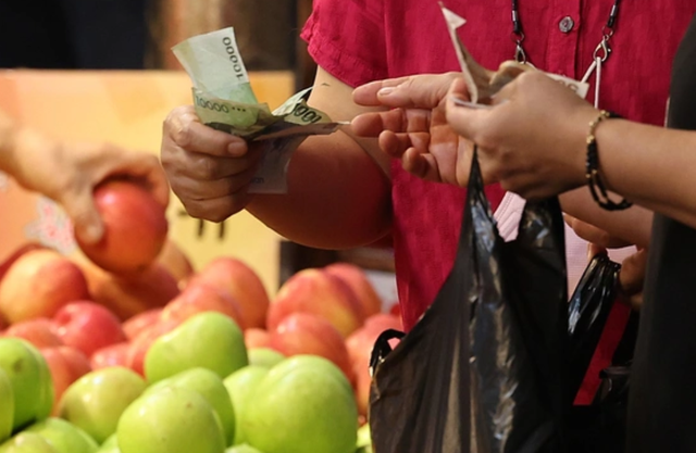 Mùa trung thu năm nay khác xưa: Người dân Hàn Quốc "quay cuồng" trước cơn bão giá để có ngày lễ ấm no - Ảnh 2. Mùa trung thu năm nay khác xưa: Người dân Hàn Quốc "quay cuồng" trước cơn bão giá để có ngày lễ ấm no - Ảnh 2.