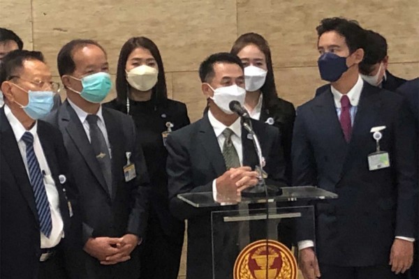 Phe đối lập kiến nghị tạm đình chỉ chức Thủ tướng Thái Lan của ông Prayut