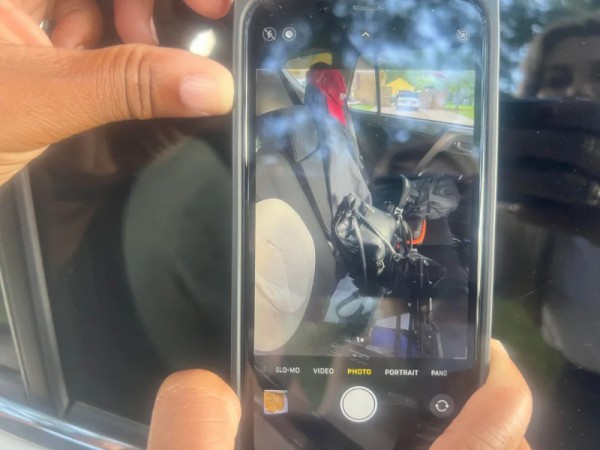 Smartphone có thể giúp nhìn xuyên thấu bên trong ô tô Smartphone có thể giúp nhìn xuyên thấu bên trong ô tô