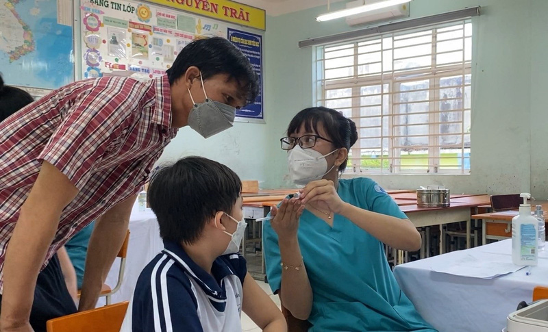 TP. Hồ Chí Minh: Tháng 8 là tháng cao điểm tiêm vaccine phòng COVID-19 cho trẻ em