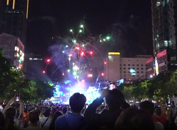 tphcm-khong-ban-phao-hoa-dip-29-danh-kinh-phi-cham-lo-an-sinh