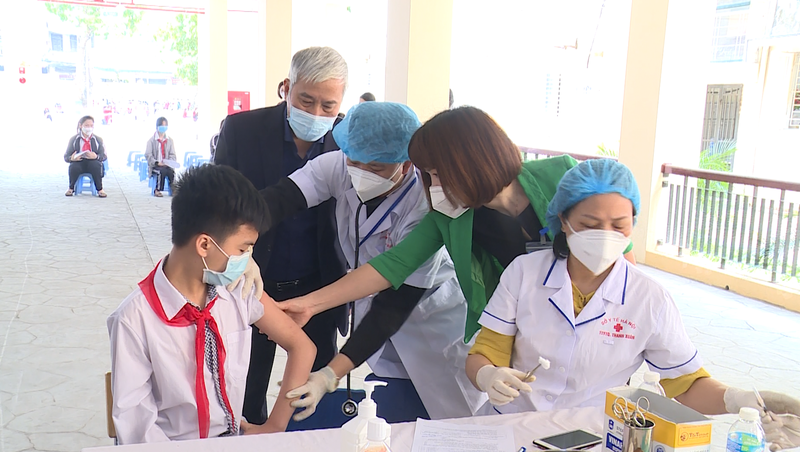 Tiếp tục đẩy nhanh tốc độ tiêm chủng cho trẻ em từ 5 tuổi đến dưới 12 tuổi, hoàn thành trong tháng 8