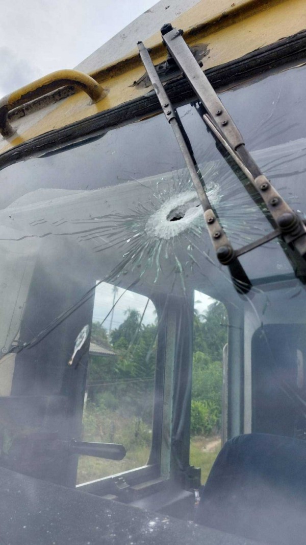 Xả súng nhằm vào tàu chở khách ở miền Nam Thái Lan Xả súng nhằm vào tàu chở khách ở miền Nam Thái Lan