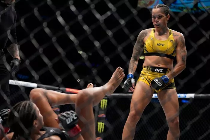 Thắng thuyết phục Julianna Pena, Amanda Nunes khẳng định vị thế của nữ võ sĩ MMA số 1 lịch sử - Ảnh 3.