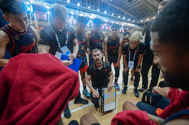 HLV Matt van Pelt: "Regular Season đã là quá khứ. Bạn vẫn cần 3 chiến thắng để vươn đến đỉnh cao" - Ảnh 2.