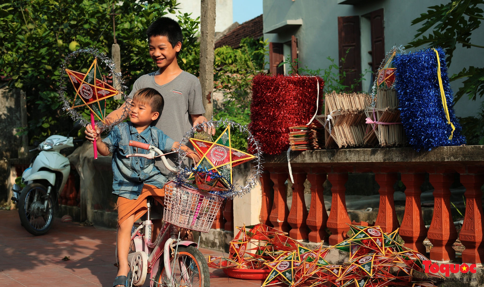 Làng đèn ông sao lớn nhất Bắc Bộ tất bật dịp Trung thu  - Ảnh 13.