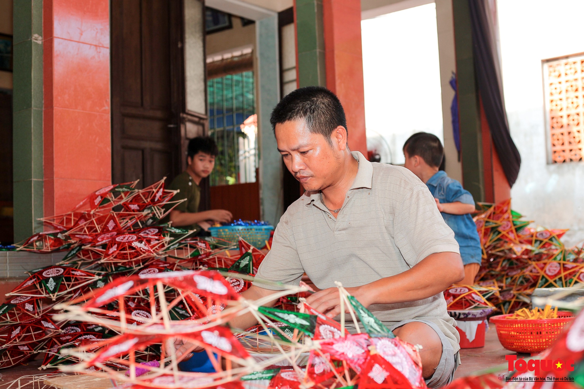 Làng đèn ông sao lớn nhất Bắc Bộ tất bật dịp Trung thu  - Ảnh 3.