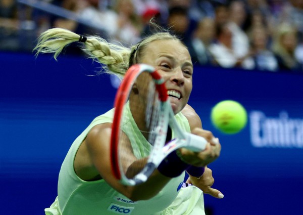 Hạ hạt giống số 2, Serena Williams khiến rất đông người hâm mộ tiếp tục chờ đợi