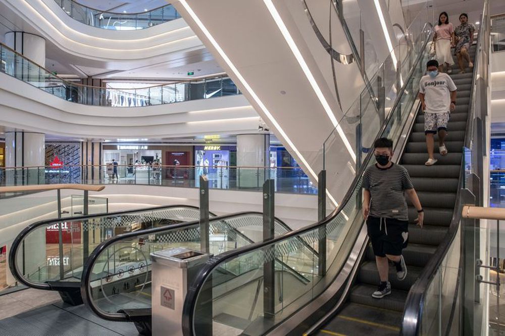 Hạn hán khiến con sông dài thứ 3 thế giới khô cạn: Đến cát dưới lòng sông còn lộ ra - Ảnh 3.