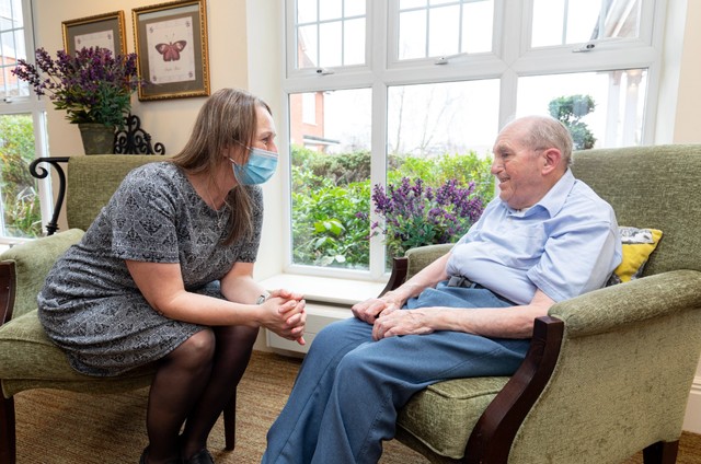 Hàng triệu người cao tuổi ở Anh đứng giữa sự lựa chọn khó khăn: Đói khát hay lạnh cóng? - Ảnh 3.