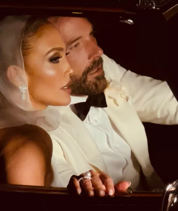 Ngắm những tấm ảnh cưới của Jennifer Lopez và Ben Affleck