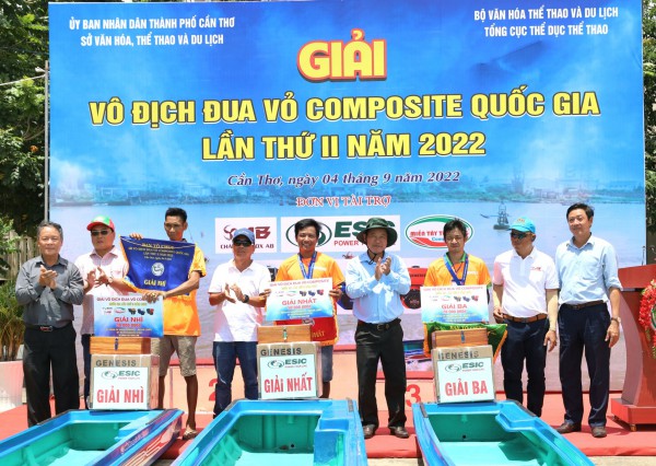 Gần 100 vận động viên là nông dân tranh tài cuộc đua vỏ lãi composite Gần 100 vận động viên là nông dân tranh tài cuộc đua vỏ lãi composite