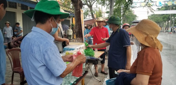 Hải Phòng: Hàng nghìn người chen chân xem chọi trâu Đồ Sơn