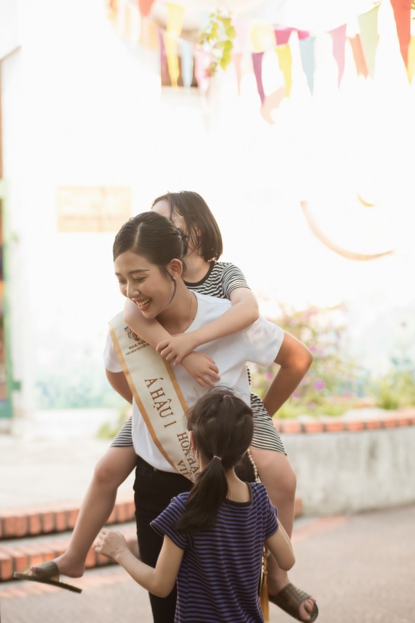 Hoa hậu - Á hậu Các dân tộc Việt Nam 2022 trao học bổng tại Hà Giang, Hải Dương