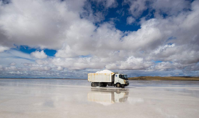 Hồ "đắt" nhất TG: Đủ tài nguyên cho 6 tỷ người dùng trong 1.000 năm, cảnh sát giám sát 24/24 - Ảnh 2. Hồ "đắt" nhất TG: Đủ tài nguyên cho 6 tỷ người dùng trong 1.000 năm, cảnh sát giám sát 24/24 - Ảnh 2.