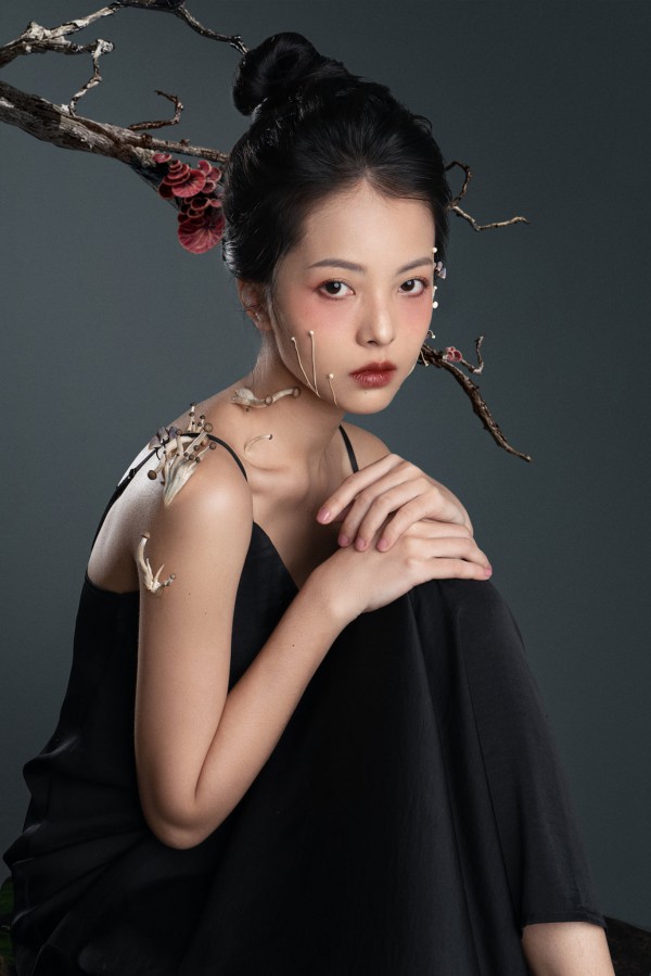 Nữ chính Lời Nguyền Huyết Ngải sau 10 năm: Xinh đẹp rạng ngời, vẫn tìm cơ hội tỏa sáng