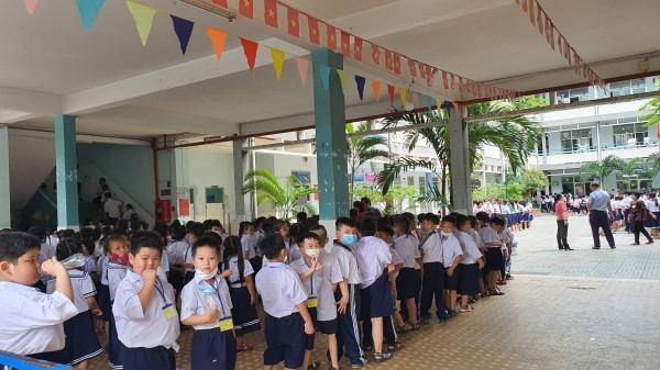 Trẻ lớp 1 bị người lạ chở đi sau giờ học: Để con đến trường an toàn