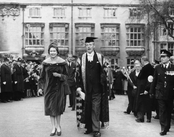 Những hình ảnh ấn tượng của Nữ hoàng Elizabeth II và 15 đời Thủ tướng Anh