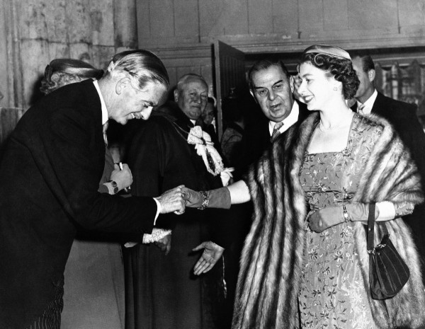 Những hình ảnh ấn tượng của Nữ hoàng Elizabeth II và 15 đời Thủ tướng Anh