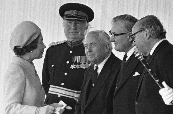 Những hình ảnh ấn tượng của Nữ hoàng Elizabeth II và 15 đời Thủ tướng Anh