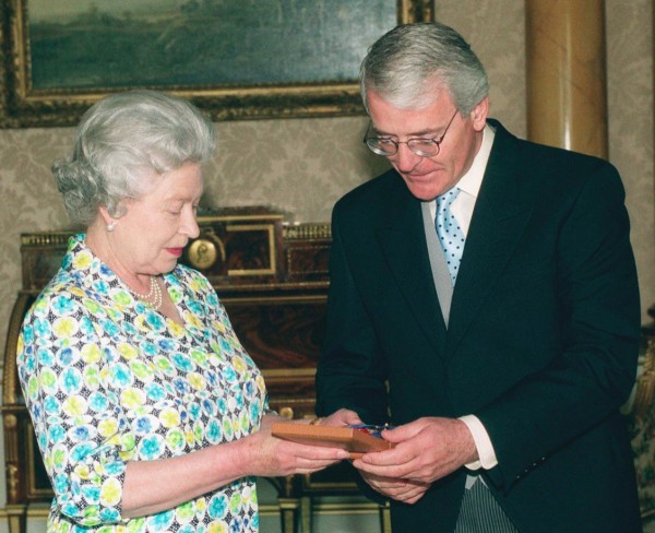 Những hình ảnh ấn tượng của Nữ hoàng Elizabeth II và 15 đời Thủ tướng Anh