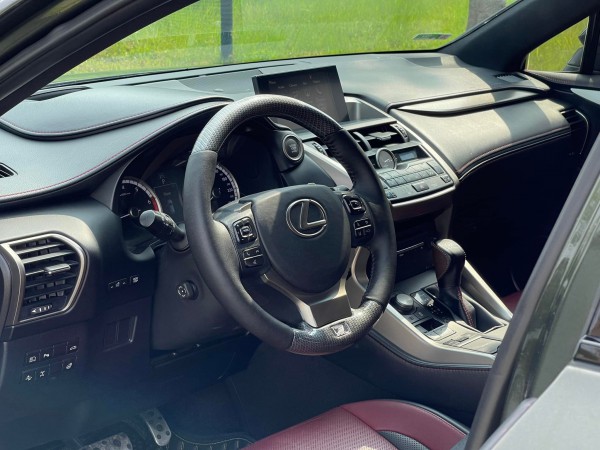 Lexus NX200t 2015 bản hiếm F-Sport rao giá hơn 1,5 tỉ đồng sau 7 năm sử dụng