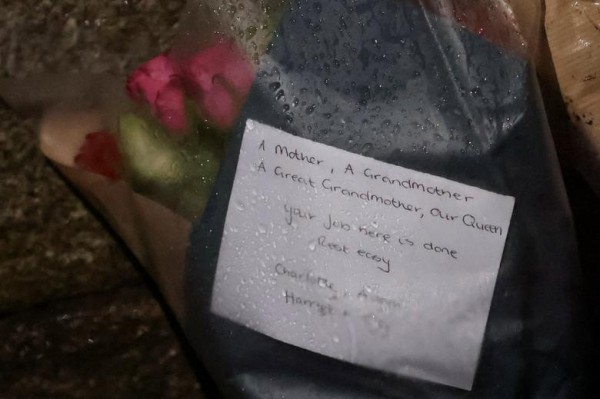 Người dân và Hoàng gia Anh tiếc thương Nữ hoàng Elizabeth II