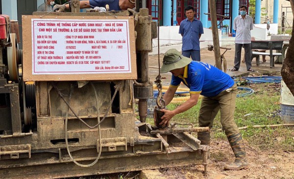 2,2 tỉ đồng khoan giếng cấp nước cho nhiều trường học ở Đắk Lắk