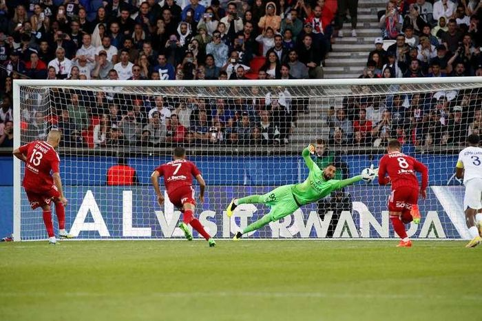 Messi kiến tạo, Neymar ghi bàn, PSG thắng tối thiểu Brest