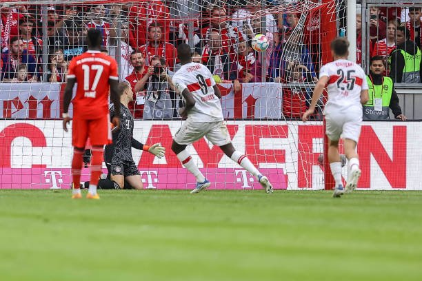 Bayern chia điểm tiếc nuối trước Stuttgart