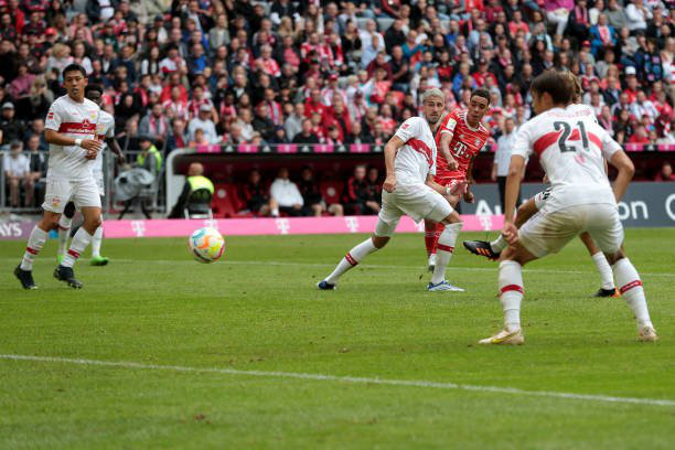 Bayern chia điểm tiếc nuối trước Stuttgart