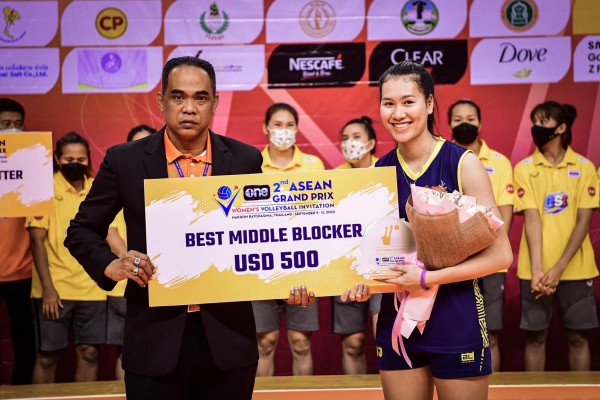 ‘Sếu vườn’ Thanh Thúy được vinh danh ở giải bóng chuyền Asean Grand Prix