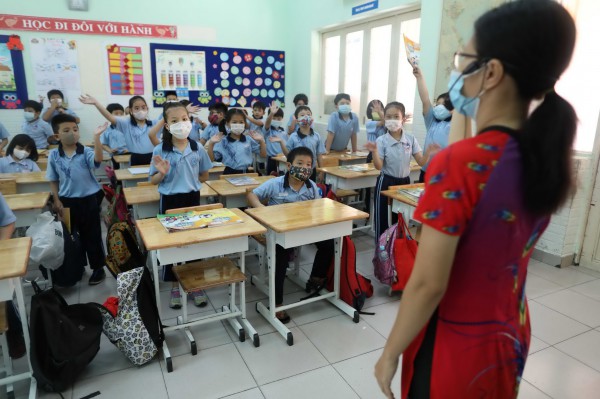 Thiếu giáo viên tiếng Anh, tin học: Điều động thầy cô THCS xuống dạy tiểu học