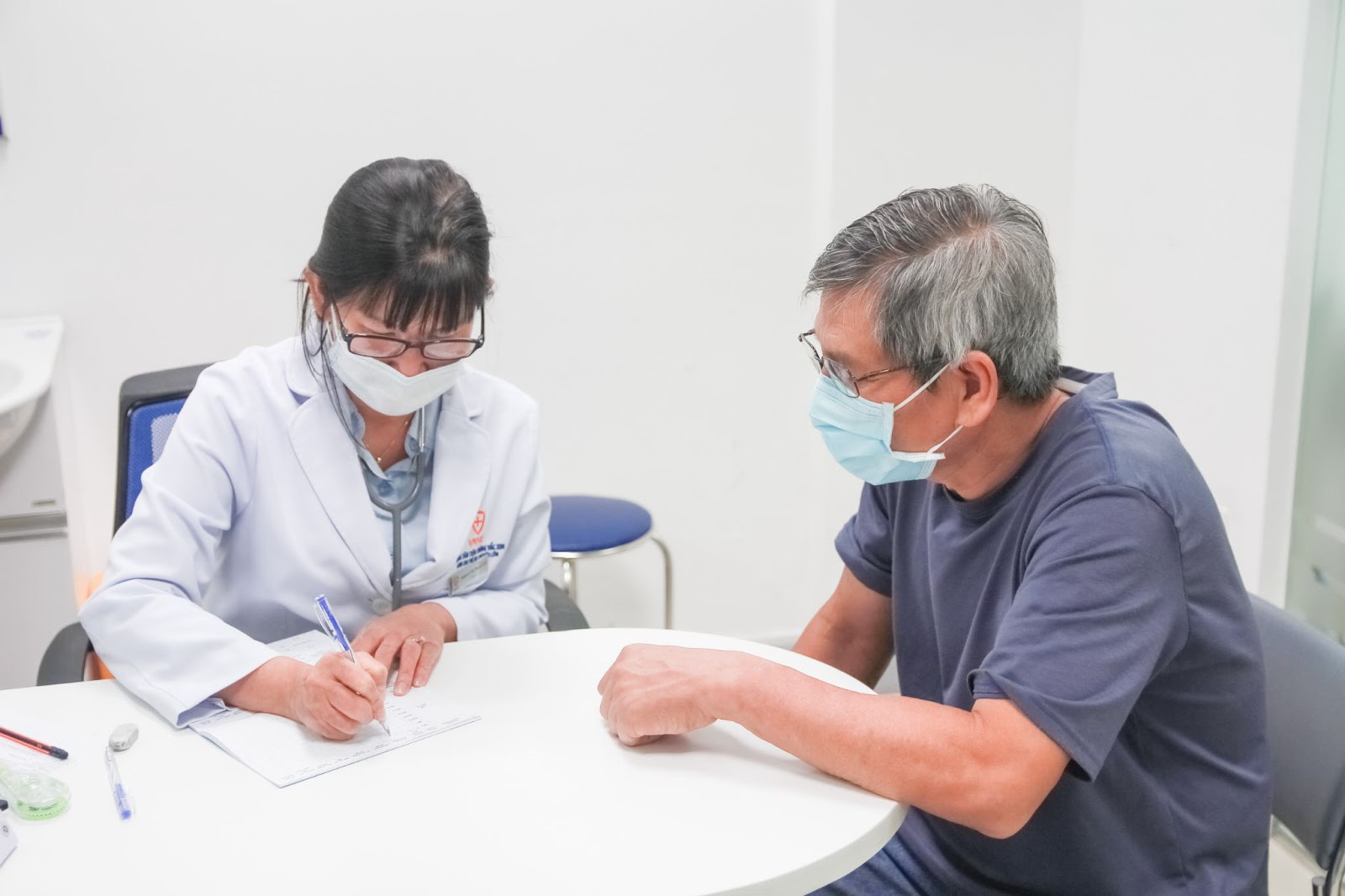 Người mắc bệnh nền dễ tử vong khi đồng nhiễm các bệnh truyền nhiễm khác