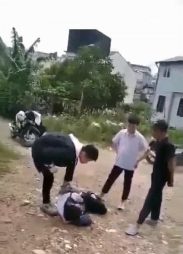 Đà Lạt: 2 học sinh bị đánh hội đồng phải nhập viện cấp cứu